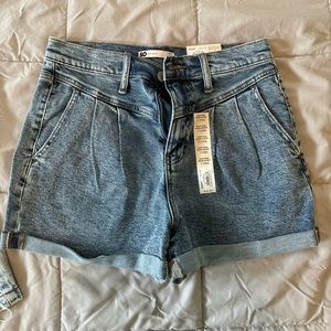 Brand new with the tags still on them. They are too big for me